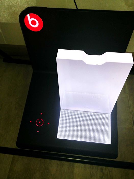 Демонстрационная док-станция Beats Audio