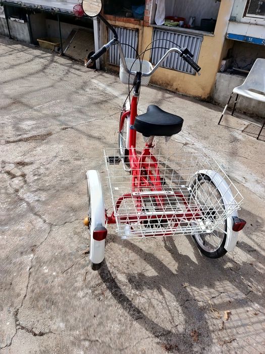 Bicicleta três rodas, restaurada