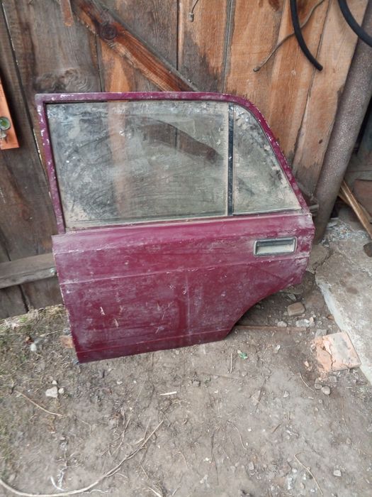 Двері передні права і ліва,Бампер від жигуля 7 моделі