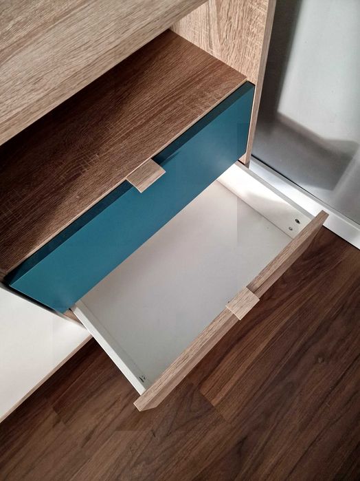 Aparador com 2 portas e 2 gavetas