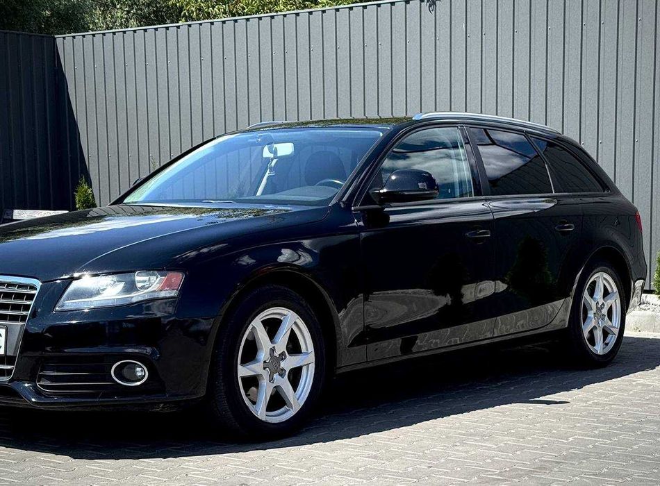 Автомобіль Audi A4 B8