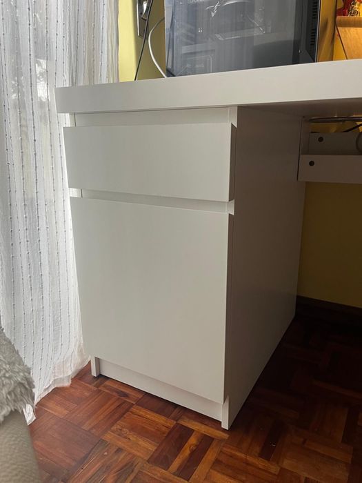 MALM secretária 140cm x 65cm