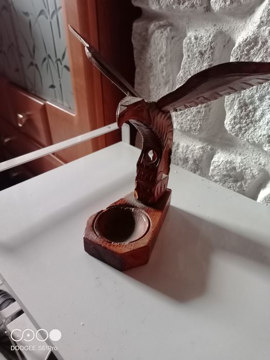 Żeźba orła przybornik na biurko