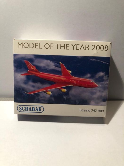 Modelo Boeing 747-400 vermelho