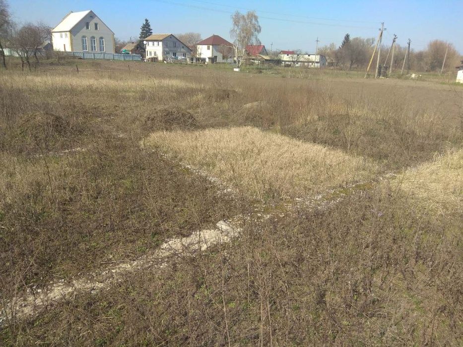 Продам земельну ділянку 10 соток з фундаментом м. Бобровица