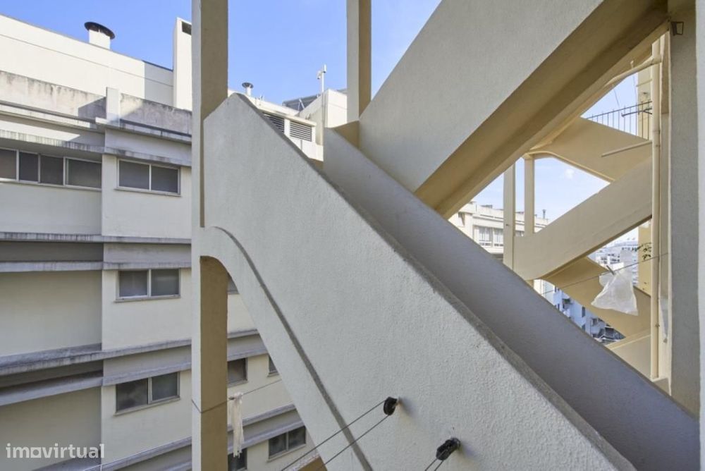 Quarto - localizado em Arroios Lisbon