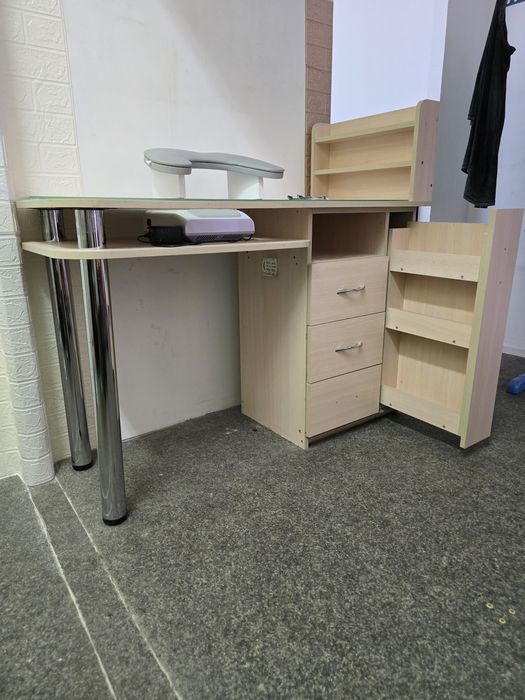 Маникюрный стол / стол для маникюра