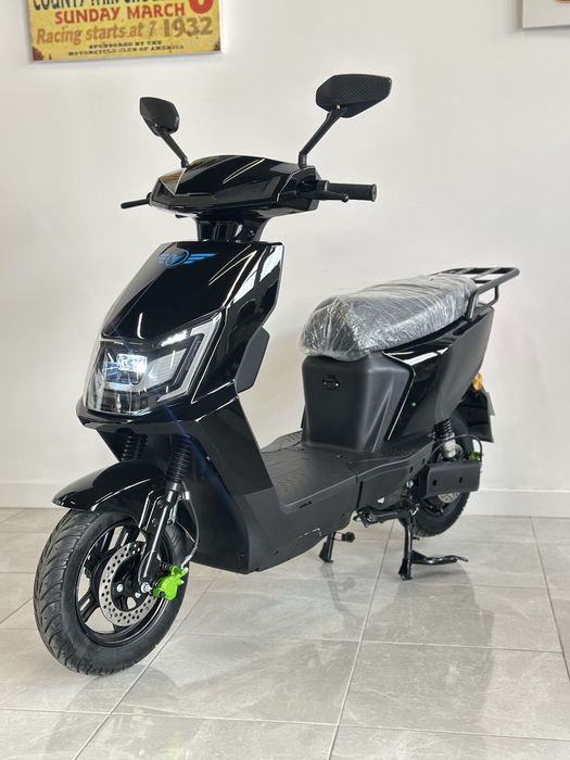 NICE SCOOTER, ALTA PERFOMANCE 100%elétrica e sem carta! Bateria de lítio 60volts removivel. Topo de gama!