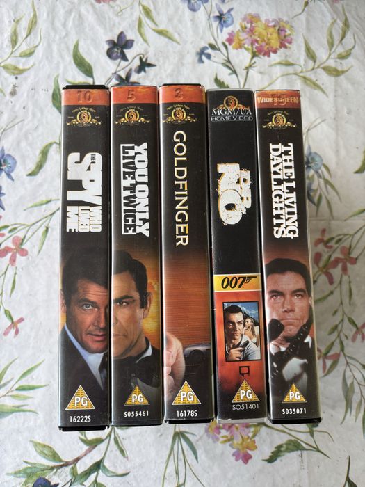 James Bond na jasetach vhs