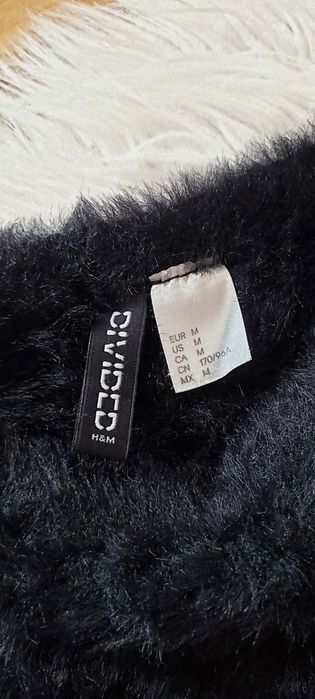 Sweter krótki h&M DIVIDED puchaty gruby mięsisty futro puszek ramiona