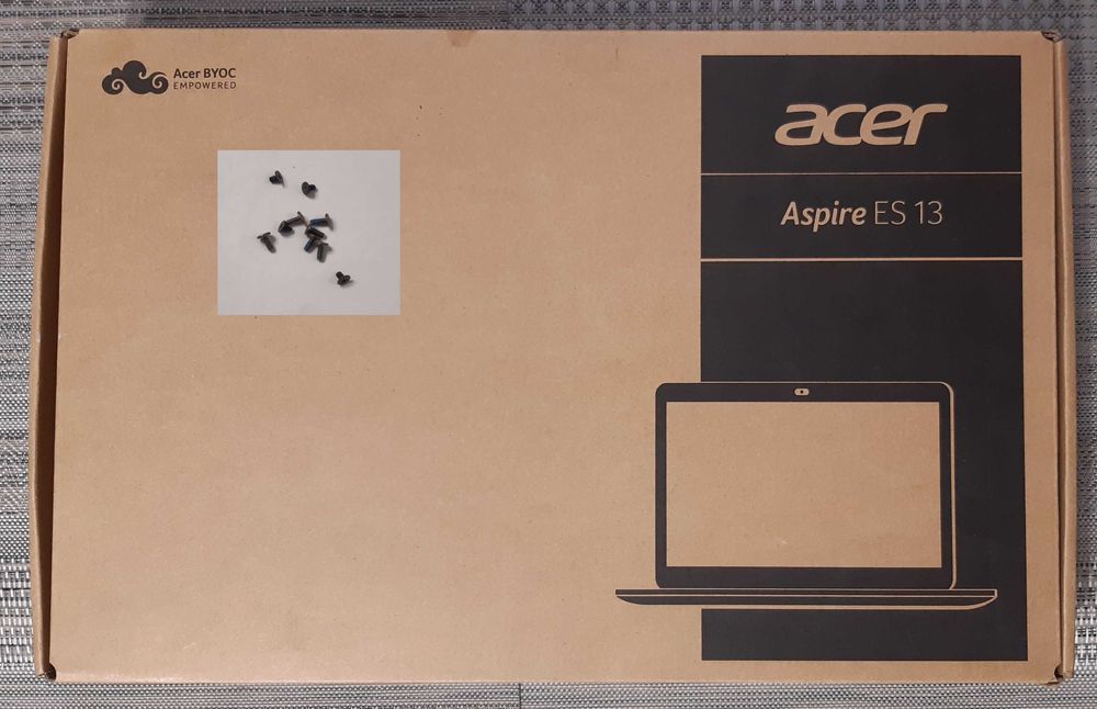 Laptop Acer ES1-332 series (obudowa, ekran, pamięć, bateria)