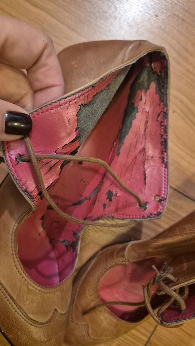 Buty skórzane na obcasie