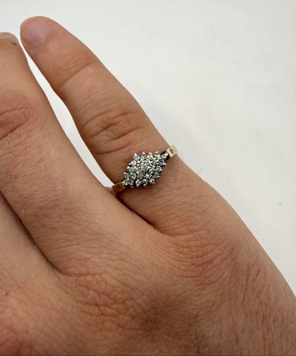 Złoty pierścionek z diamentami 0,26ct