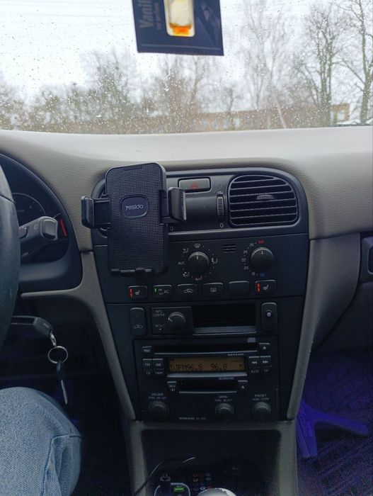 Продаж авто volvo v40