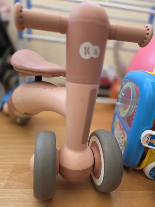 Продам біговел то локатор від 1 рочку Kinderkraft Minibi candy pink