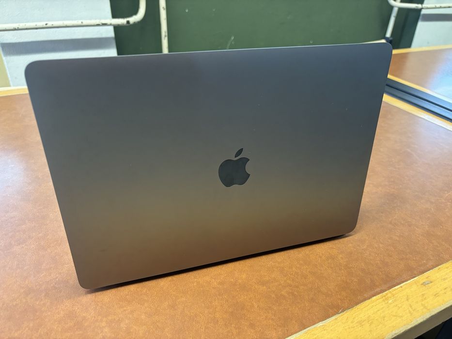 MacBook Air M1 – Excelente estado