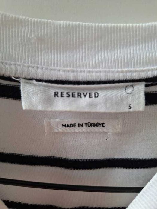 Krótka bluzka w czarno białe paski