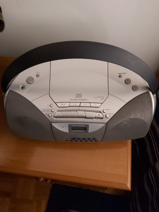 25€ - Rádio gravador Sony