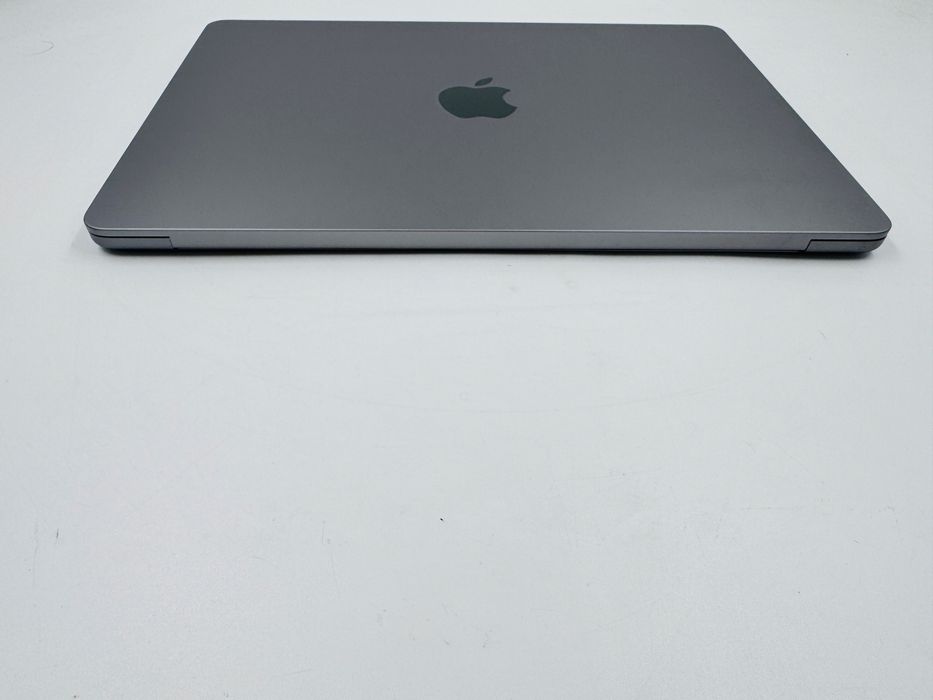 Ідеал Apple MacBook Air 13.6 M2 2022 8GB RAM 256GB SSD Space Gray IL7349