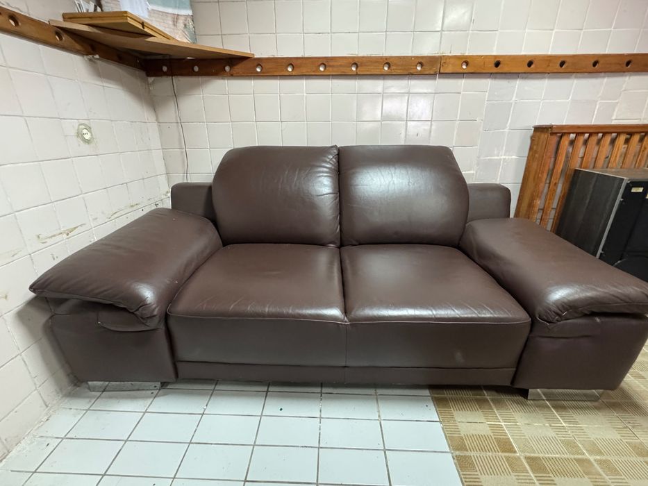 Продам диван шкіряний офісний