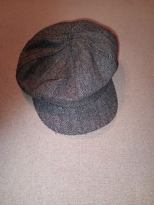 Elegancki modny kaszkiet