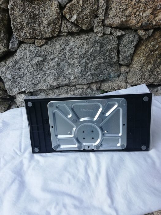 Suporte preto de televisão