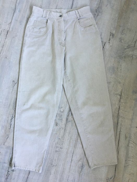 Jesnsy w jasnym kolorze