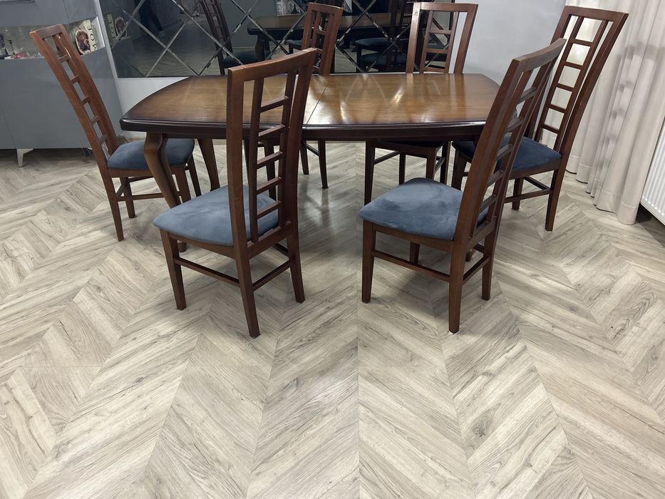 Stół z 6 krzeslami