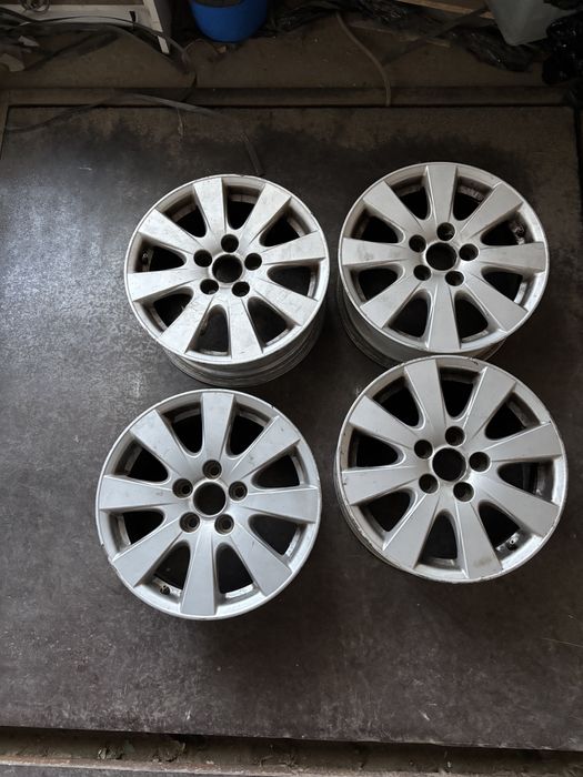 Продам диски доя тойота кемрі 40 2008 року R16 2700 за штуку в гарному