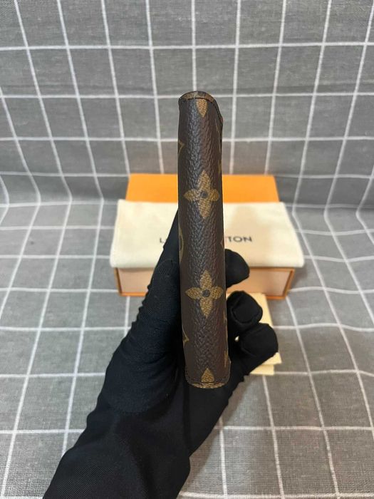 Louis Vuitton Victorine Mały portfel Różowy przycisk