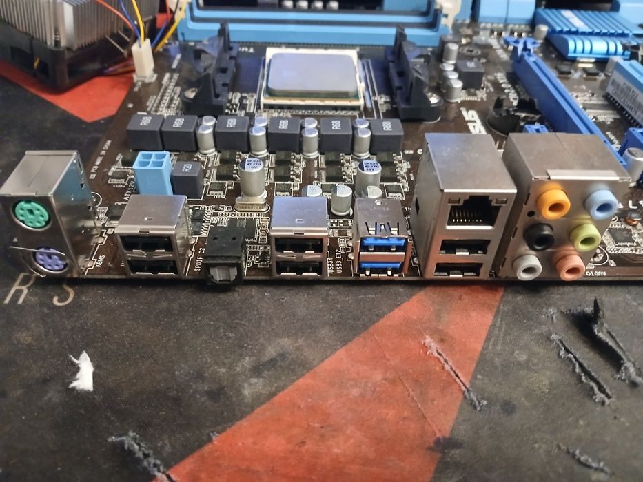 Płyta główna ASUS F1A55 R2.0 z procesorem
