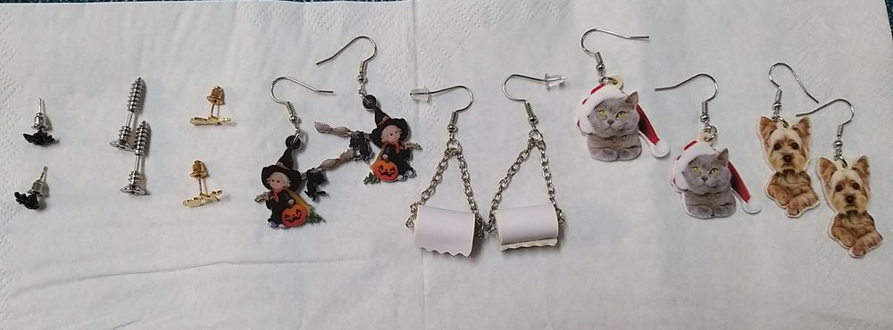 Brincos para orelhas furadas.