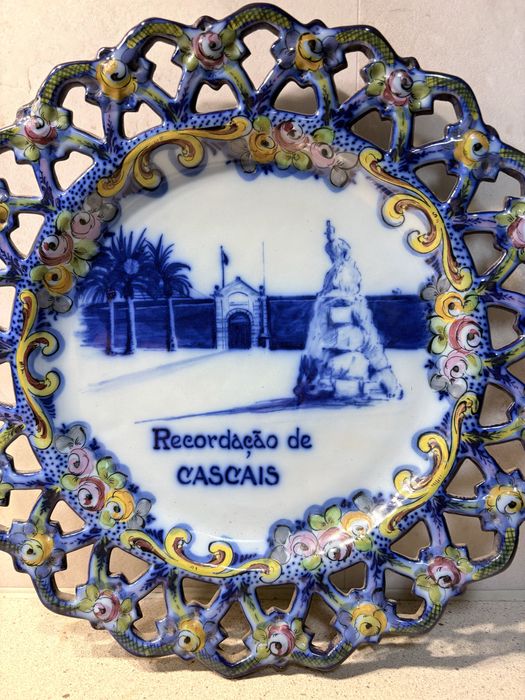 Prato em faiança EPL Alcobaça assinado “recordação de Cascais”