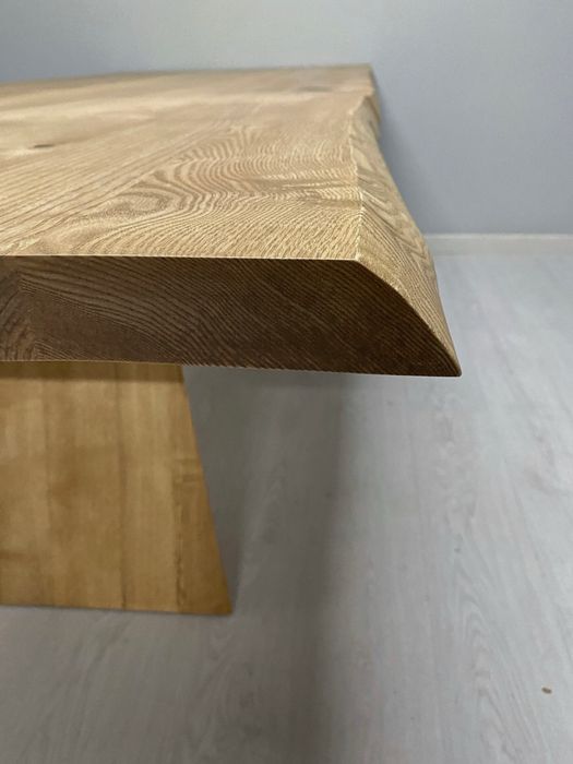 Mesa de jantar de madeira maciça