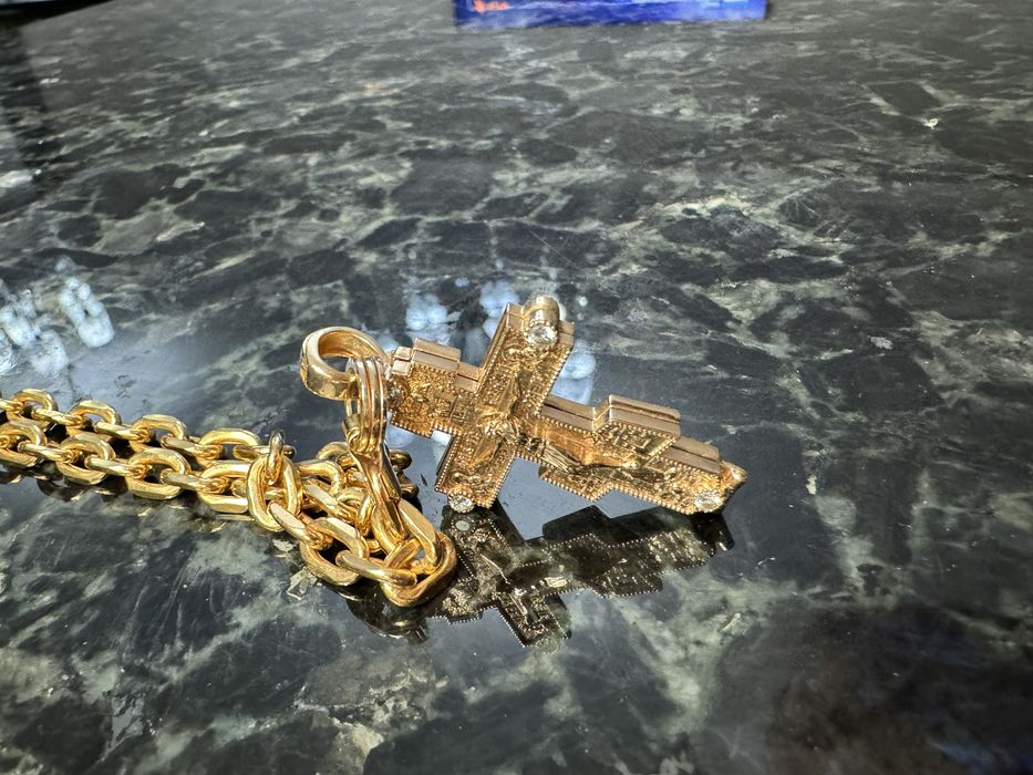 Продам золотую цепочку с бриллиантами