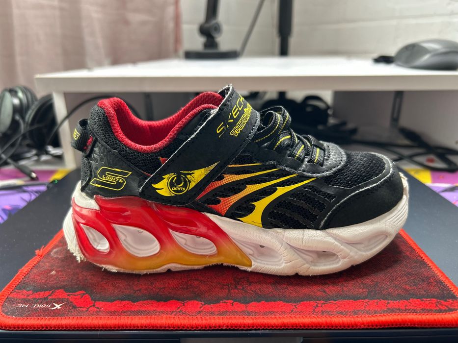 Детские кроссовки SKECHERS Thermo-Flash со светящейся подошвой