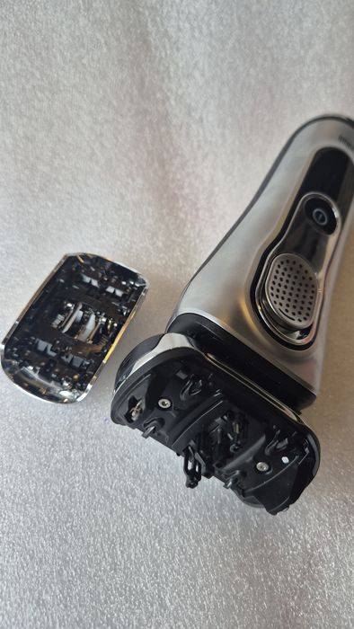 Golarka elektryczna marki Braun z serii 9 model 9280CC, nowa  F