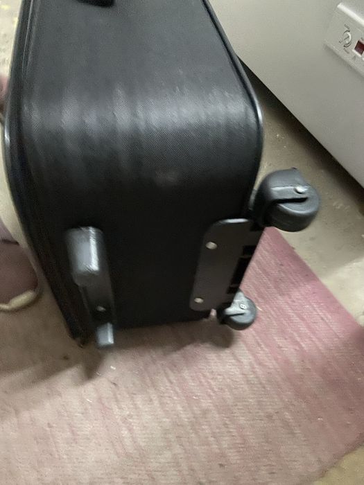 Mala preta de rodas para viagem
