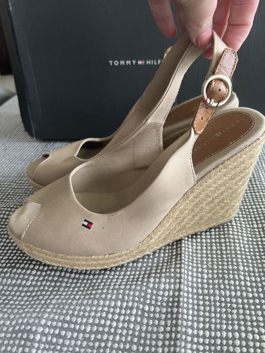 Tommy Hilfiger plecione koturny r 38