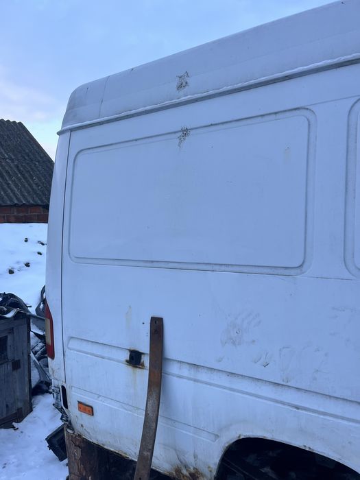 Кузовні елемети на спринтер та лт 2006року