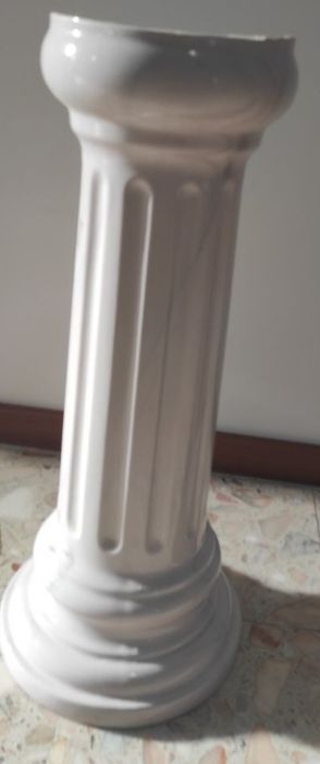 Bidé mais coluna cor de rosa e cinza