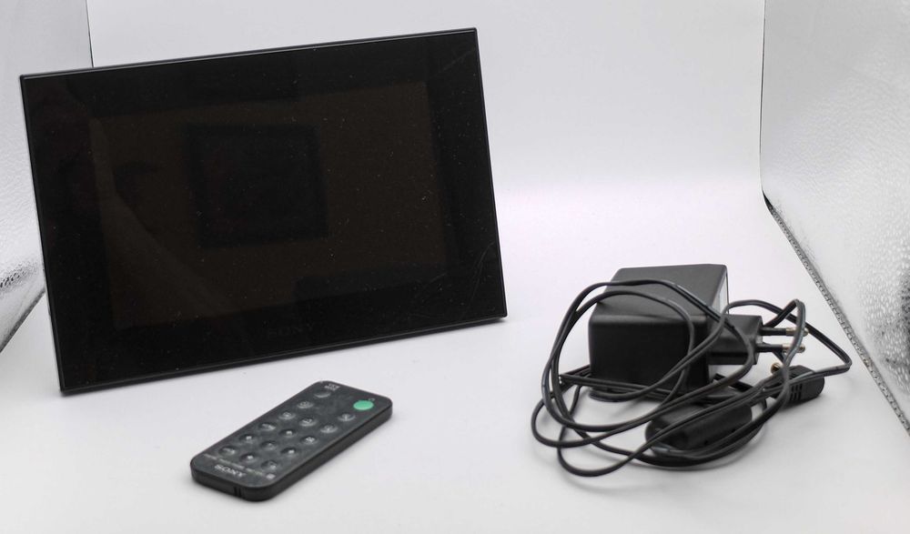 Moldura Digital Sony S-Frame DPF-D70 (7" | Como Nova + Comando)