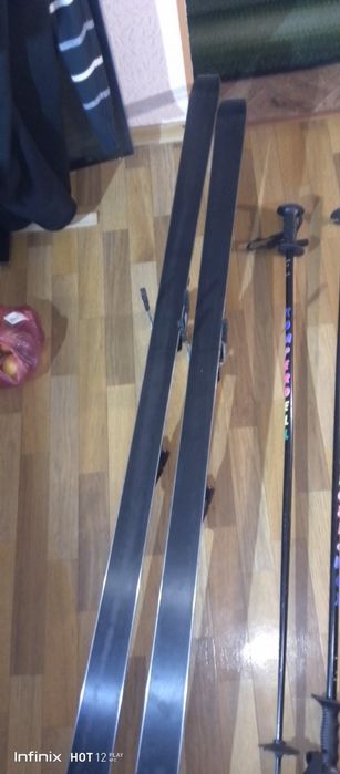 комплект чоботи лижні та лижі