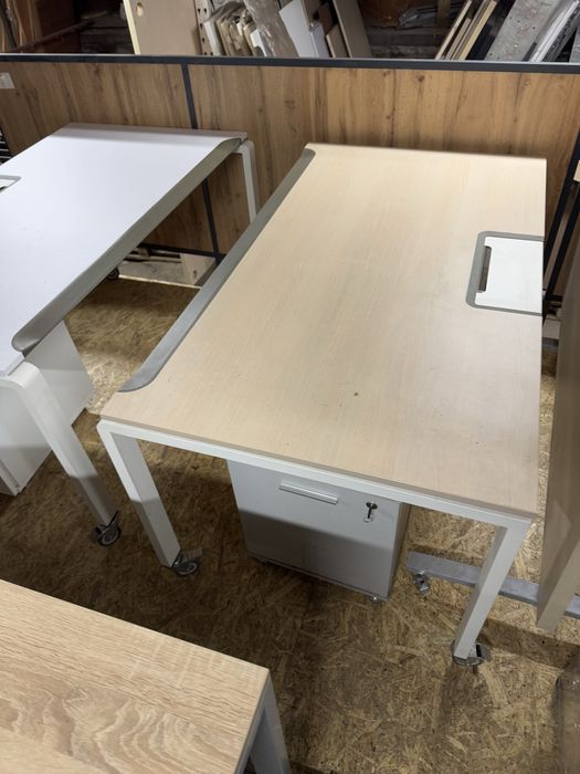 Розпродаж меблів з офісу крісла, столи, тумби, шафи