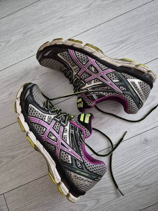 Кроси  Asics  p.41.5 оригінал