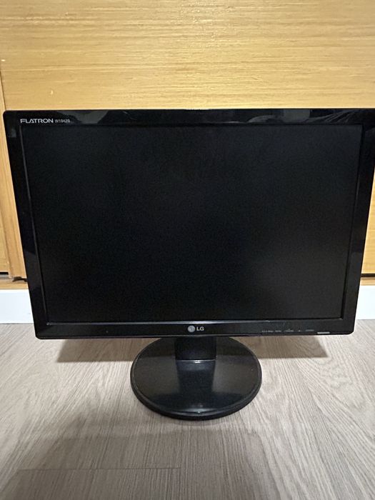 Monitores ASUS e LG