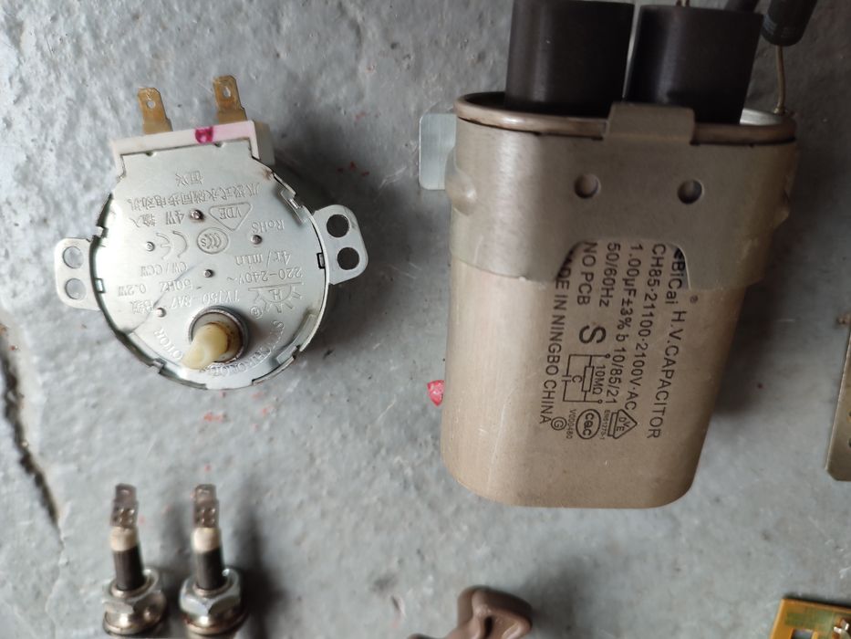 Kuchenka mikrofalowa Whirlpool AMW  części