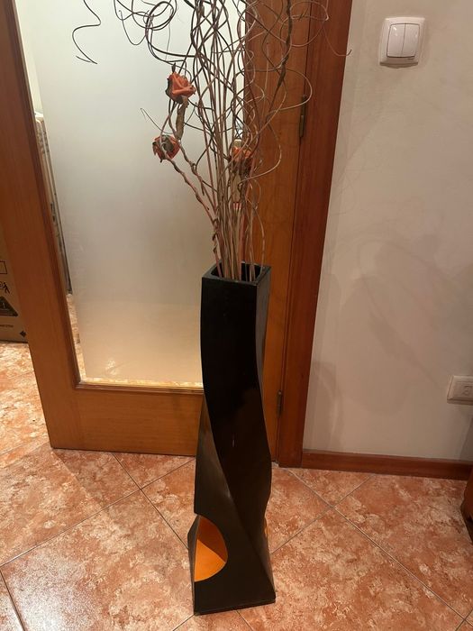 Aparador de sala com espelho