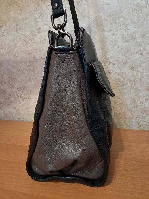 Шкіряна сумка від Clarks