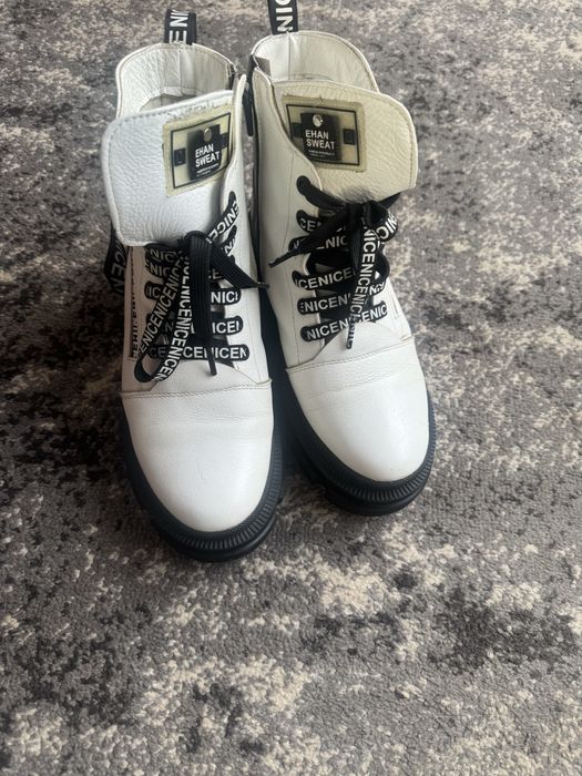 Продам зимові ботинки